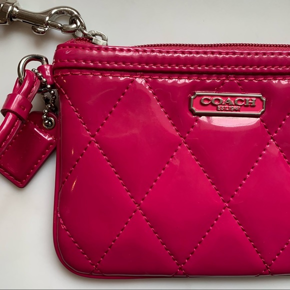 Coach pink wristlet, quilted patent leather - Picture 3 of 8